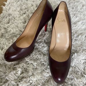 christian louboutin heels size 40 woman!! Repost bc no longer need them!!!